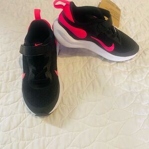 Nike Kids Black & Hot Pink Athletic Sneakers with White Sole